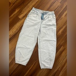 Lightwash Free People Balloon Jeans Denim — size 29